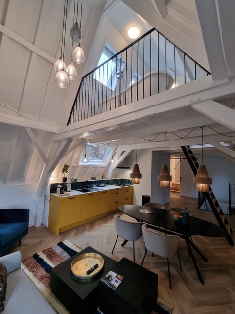 Kitchen or kitchenette, Living room, Seating area, hair dresser