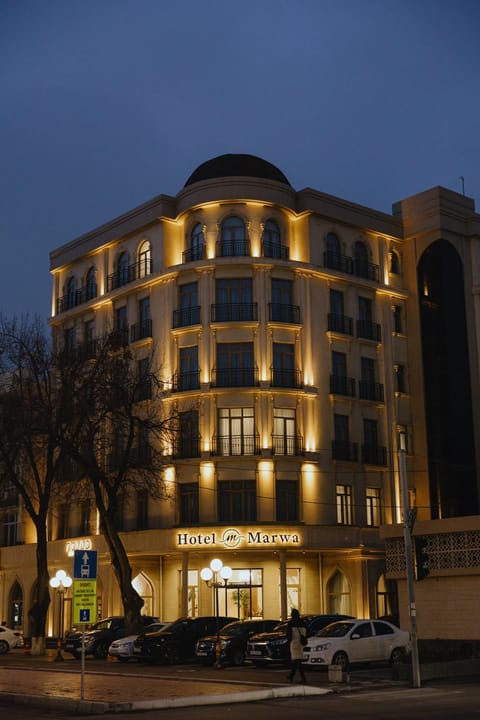 Property building, Facade/entrance, Night, Location, Parking