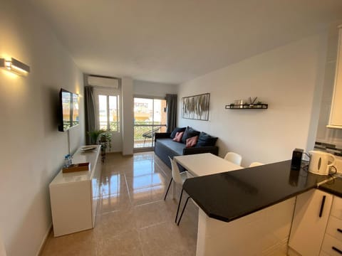 Communal lounge/ TV room, Bed, Kitchen or kitchenette, Living room, Dining area