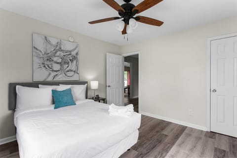 10 Mins to Downtown Modern in Magic City- Unit A House in Birmingham