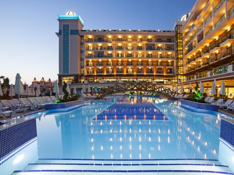 Property building, Pool view, Swimming pool, Swimming pool, sunbed