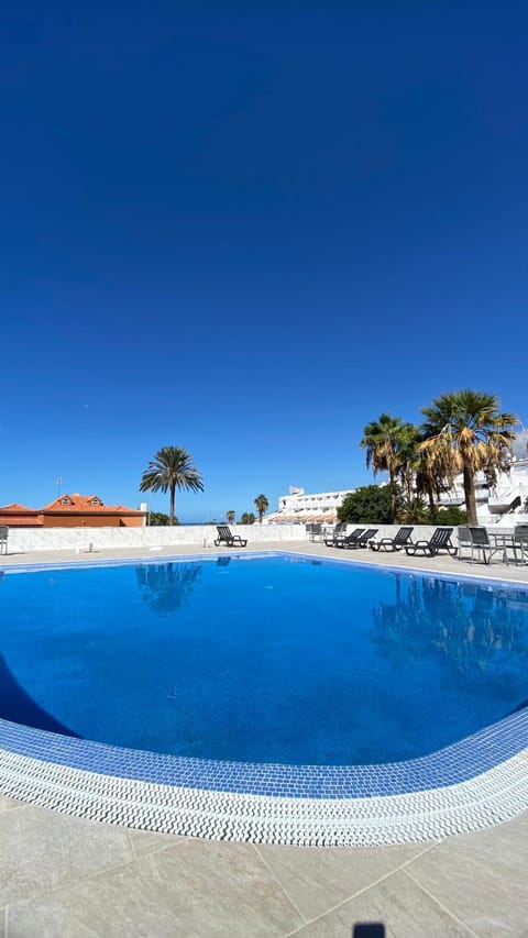 Day, Natural landscape, Pool view, Swimming pool, sunbed