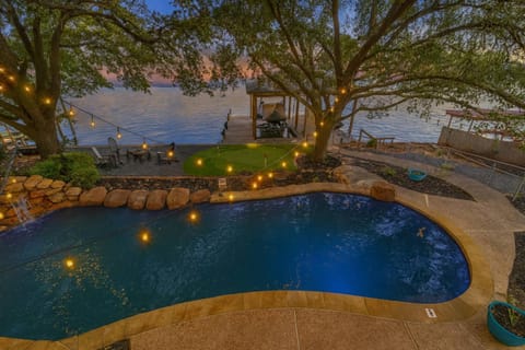 Bluff View Drive House in Lake Conroe