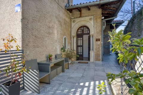 Property building, Facade/entrance, Balcony/Terrace