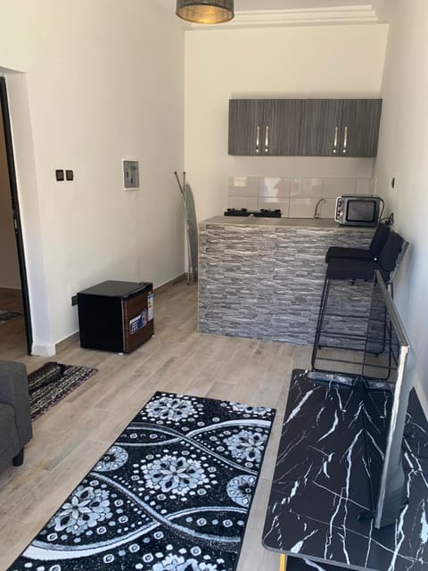 Kitchen or kitchenette, Dining area, stove