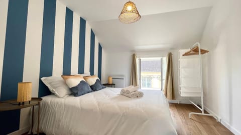 Bed, Photo of the whole room, Bedroom, towels, wardrobe