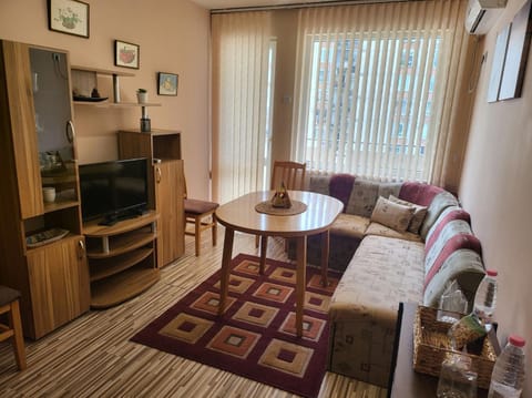 Communal lounge/ TV room, TV and multimedia, Living room