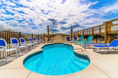 A Cultured Pearl House in Garden City