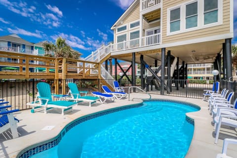 Property building, Day, Balcony/Terrace, Seating area, Swimming pool