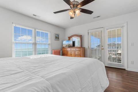 Ocean Oasis House in Garden City