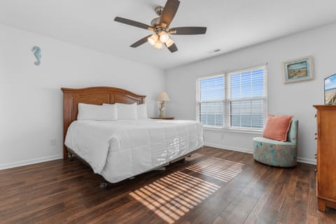 Ocean Oasis House in Garden City