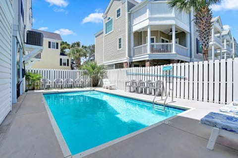 Property building, Day, Summer, Seating area, Swimming pool