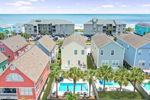 Property building, Day, Bird's eye view, Beach, Sea view, Swimming pool, Parking