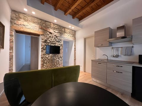 Kitchen or kitchenette, Seating area