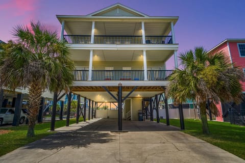 Awesome Views House in Garden City