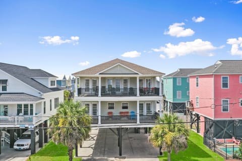 Awesome Views House in Garden City