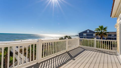 Property building, Day, Summer, Balcony/Terrace, Beach, Sea view