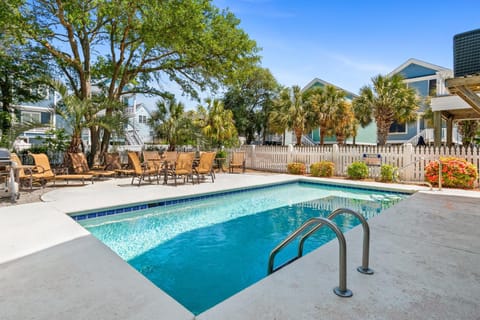 Property building, Day, Garden, Seating area, Swimming pool