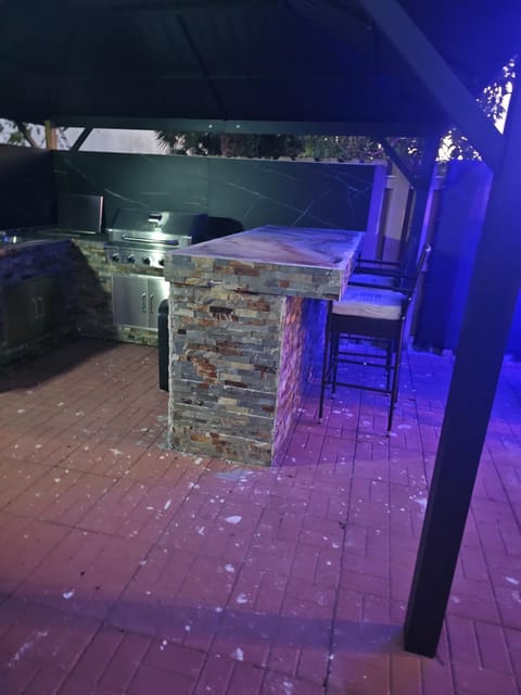 Tiny Efficiency All-In-1 Bed and Breakfast in Lauderhill