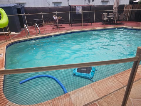 Tiny Efficiency All-In-1 Bed and Breakfast in Lauderhill