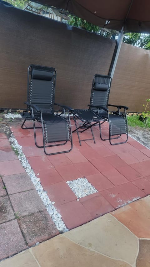 Tiny Efficiency All-In-1 Bed and Breakfast in Lauderhill