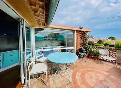 Patio, BBQ facilities, View (from property/room), Balcony/Terrace, Living room, Seating area, Dining area, kitchen
