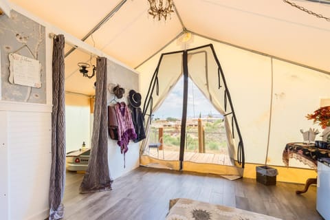 Tombstone History & Cozy Cabin Glamping Stay Cabin in Tombstone