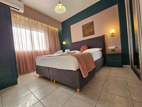 Bed, Photo of the whole room, Bedroom, towels, air conditioner