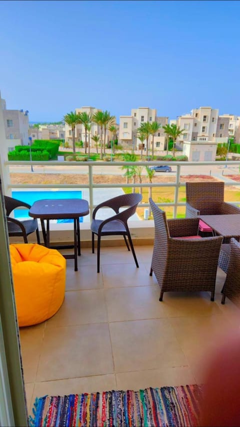 Day, Balcony/Terrace, Seating area, Pool view, Swimming pool