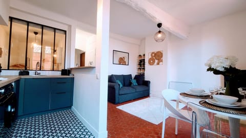 Kitchen or kitchenette, Living room, Dining area