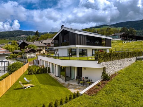 Property building, Day, Natural landscape, Garden, Garden view, Mountain view