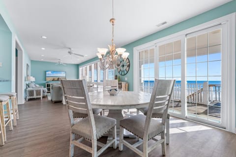 Beach Retreat House in Garden City