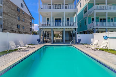 Day, Balcony/Terrace, Seating area, Swimming pool
