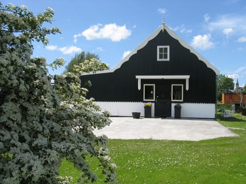 Facade/entrance, Garden, Decorative detail, Garden view