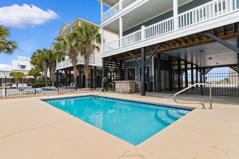 Pier Pressure House in Garden City