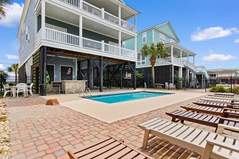 Pier Pressure House in Garden City