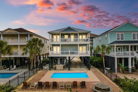 Pier Pressure House in Garden City