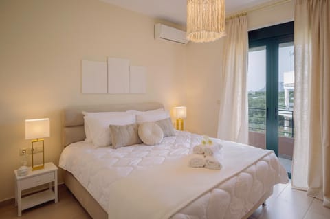 Bed, Photo of the whole room, Bedroom, towels, air conditioner