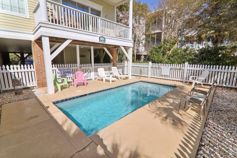 Property building, Day, Balcony/Terrace, Seating area, Swimming pool