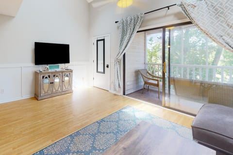 Beach Golfer's Nest Apartment in Little River