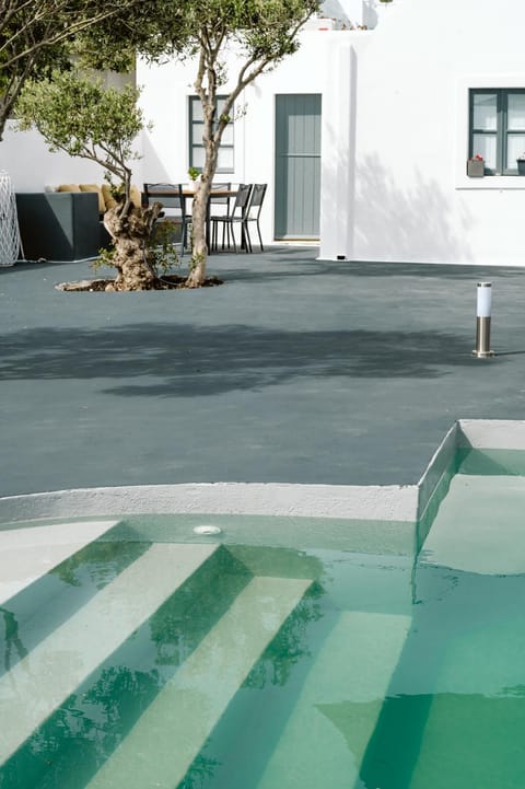 Day, Pool view, Swimming pool, sunbed