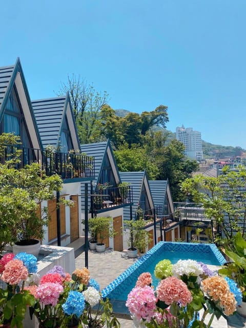 Property building, Pool view, Swimming pool