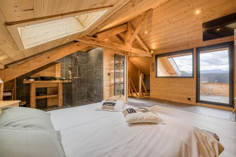 Patio, Bed, Natural landscape, Photo of the whole room, Bedroom, Mountain view, towels