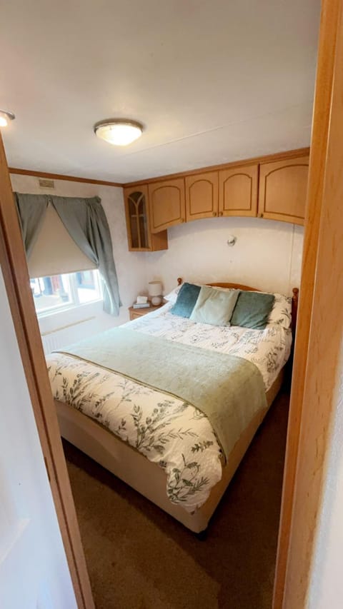 Farm stay caravan on working farm Apartment in England