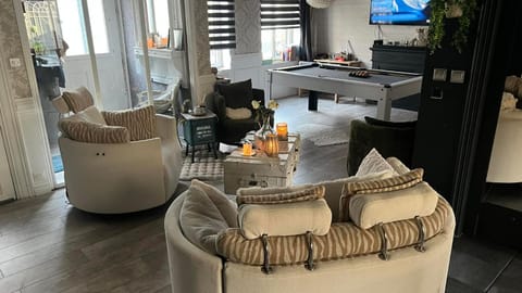 Communal lounge/ TV room, Living room