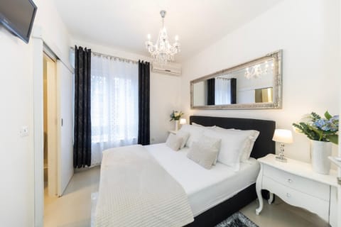 Bed, Day, Decorative detail, Bedroom