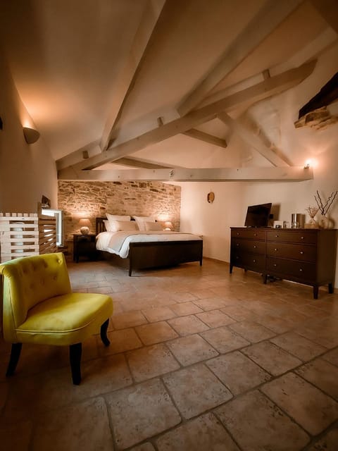 Photo of the whole room, Bedroom