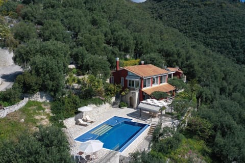 Property building, Day, Natural landscape, Bird's eye view, Mountain view, Swimming pool, sunbed