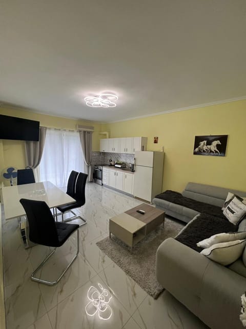 Property building, Kitchen or kitchenette, Living room, Seating area