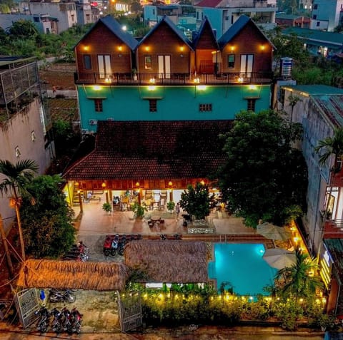 Property building, Bird's eye view, Swimming pool